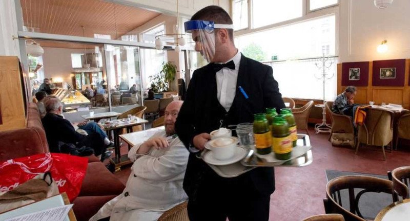 Aprueban reanudación de servicio presencial en restaurantes y afines