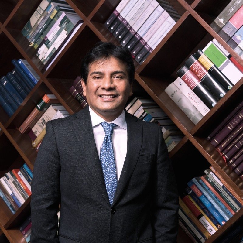 Entrevista:  Diálogo con el Dr. Fernando Capuñay Chaﬂoque