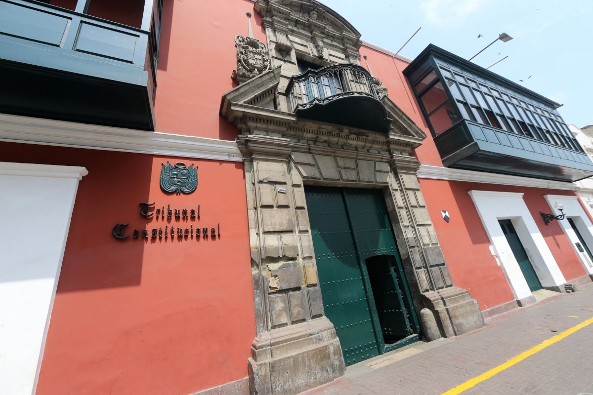 COMENTARIOS A LA STC 0004-2019-AI:  La confusión sobre el mandato constitucional de irretroactividad de la ley